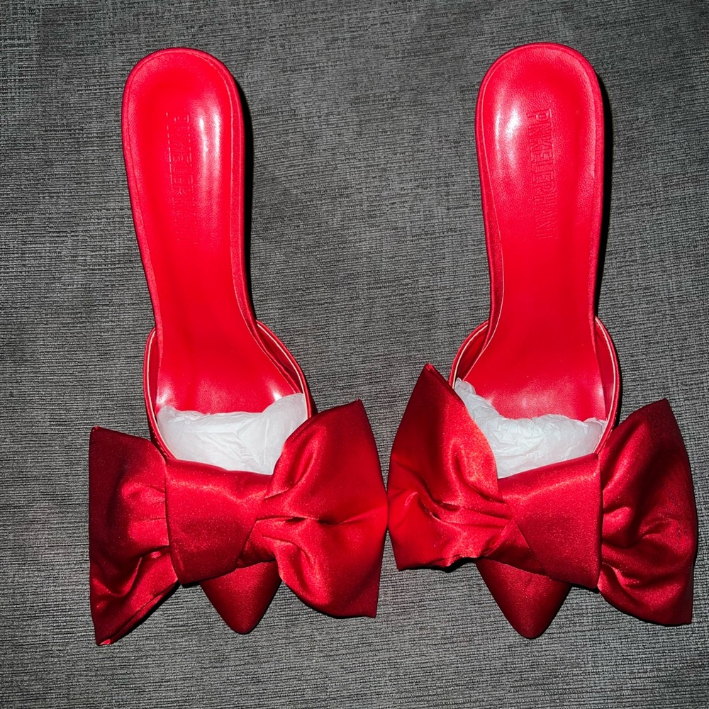 Iconic big bow red satin mule